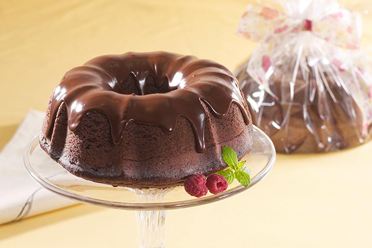 Nadiya Hussain's white chocolate crown cake | Baking Recipes | GoodTo